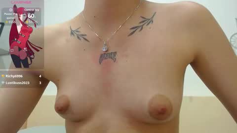 Snapshot of bad_giirl__ chatting on 10/15/25, 07:36 Anna online show from 10/15/25, 07:36