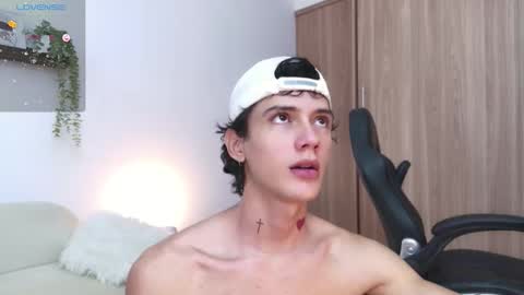 Snapshot of badboy_one chatting on 09/29/25, 08:35 jhojan online show from 09/29/25, 08:35