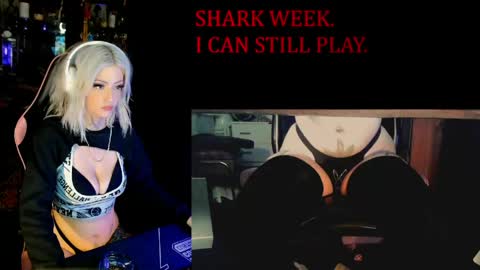 Snapshot of badd0ll chatting on 05/22/26, 06:35 badd0ll online show from 05/22/26, 06:35