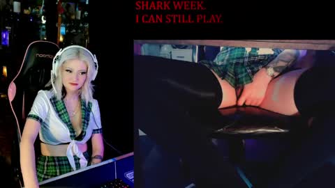 Snapshot of badd0ll chatting on 05/23/26, 06:23 badd0ll online show from 05/23/26, 06:23