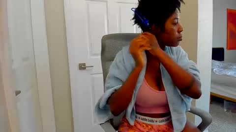 Snapshot of badgurldnay chatting on 09/16/25, 03:24 badgurldnay online show from 09/16/25, 03:24