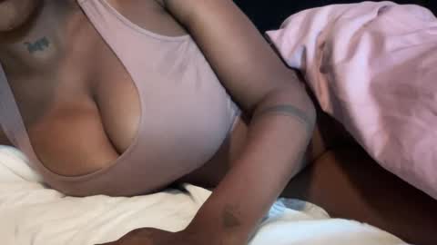 Snapshot of badgurldnay chatting on 10/08/25, 06:33 badgurldnay online show from 10/08/25, 06:33