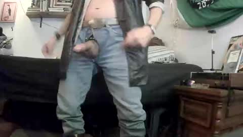 Snapshot of badhombremx chatting on 09/17/25, 07:32 Mexican livin Off the Wall online show from 09/17/25, 07:32