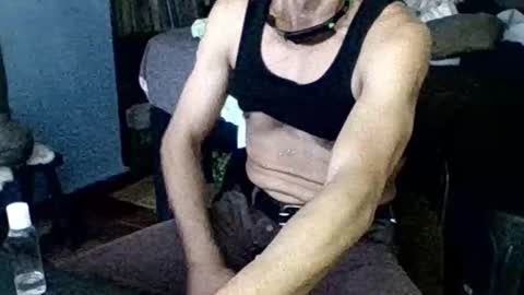 Snapshot of badhombremx chatting on 10/09/25, 10:30 Mexican livin Off the Wall online show from 10/09/25, 10:30