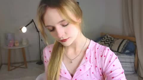 Snapshot of baeyoda chatting on 06/05/26, 04:13 Kate online show from 06/05/26, 04:13