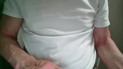 Snapshot of bagalan chatting on 09/12/25, 05:18 Carlos online show from 09/12/25, 05:18