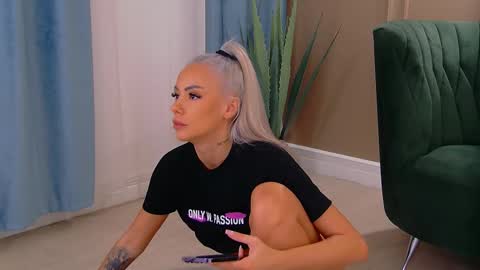 Snapshot of bailey_rush chatting on 10/10/25, 04:50 bailey_rush online show from 10/10/25, 04:50