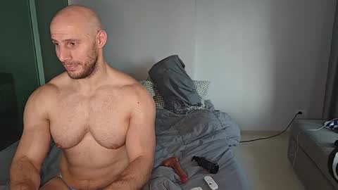 Snapshot of baldyboyy chatting on 10/16/25, 09:54 baldyboyy online show from 10/16/25, 09:54