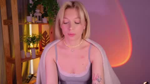 Snapshot of balerinacappuccino_ chatting on 05/17/26, 12:12 Elly online show from 05/17/26, 12:12