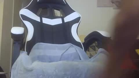 Snapshot of bam10inch chatting on 11/15/25, 02:31 b online show from 11/15/25, 02:31