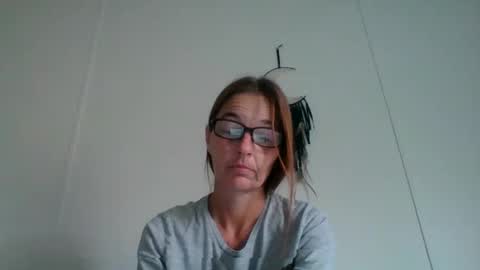 Snapshot of bamacpl80 chatting on 10/06/25, 03:31 bamacpl80 online show from 10/06/25, 03:31