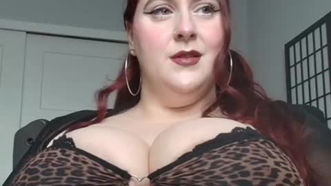 Snapshot of bambixxlynn chatting on 07/11/26, 10:44 bambixxlynn online show from 07/11/26, 10:44