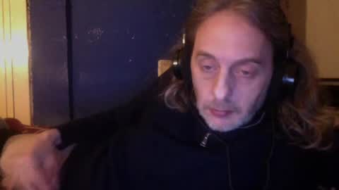 Snapshot of bangintoleather chatting on 03/03/25, 12:59 bangintoleather online show from 03/03/25, 12:59