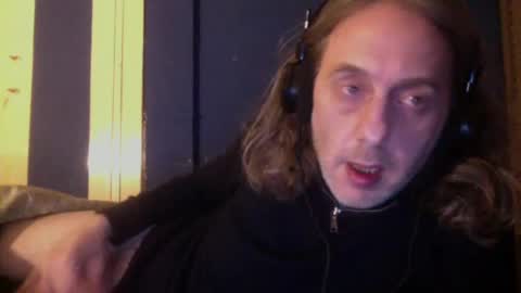 Snapshot of bangintoleather chatting on 03/08/25, 03:28 bangintoleather online show from 03/08/25, 03:28