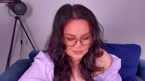 Snapshot of barbara_bb chatting on 10/04/25, 06:17 Barbie Kim online show from 10/04/25, 06:17