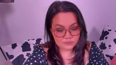 Snapshot of barbara_bb chatting on 10/15/25, 09:37 Barbie Kim online show from 10/15/25, 09:37