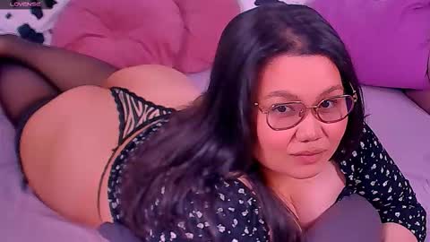 Snapshot of barbara_bb chatting on 10/17/25, 06:21 Barbie Kim online show from 10/17/25, 06:21