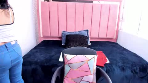 Snapshot of barbara_fox__ chatting on 11/19/25, 12:05 B A R B A R A online show from 11/19/25, 12:05