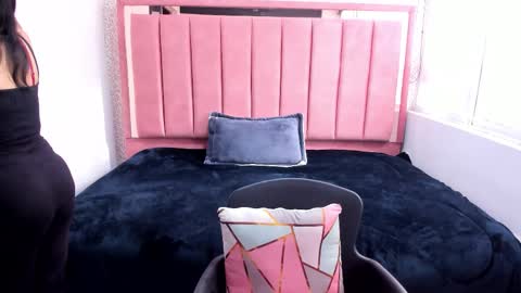 Snapshot of barbara_fox__ chatting on 11/25/25, 11:54 B A R B A R A online show from 11/25/25, 11:54