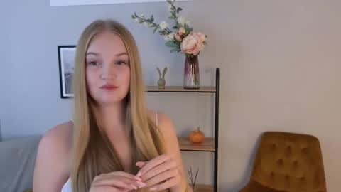 Snapshot of barbara_olson chatting on 09/20/25, 12:17 Elsa online show from 09/20/25, 12:17
