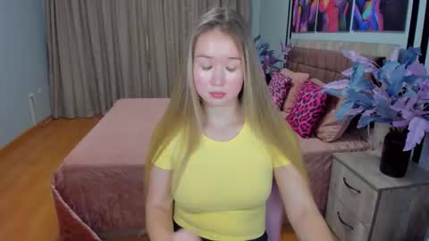 Snapshot of barbaramiles chatting on 09/13/25, 12:05 Barbara online show from 09/13/25, 12:05