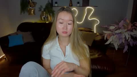 Snapshot of barbaramiles chatting on 09/15/25, 10:04 Barbara online show from 09/15/25, 10:04