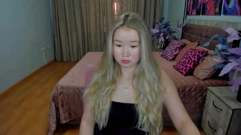 Snapshot of barbaramiles chatting on 09/21/25, 10:39 Barbara online show from 09/21/25, 10:39