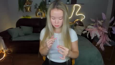 Snapshot of barbaramiles chatting on 10/24/25, 10:44 Barbara online show from 10/24/25, 10:44