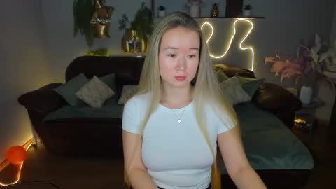 Snapshot of barbaramiles chatting on 11/17/25, 10:54 Barbara online show from 11/17/25, 10:54