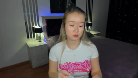 Snapshot of barbaramiles chatting on 11/30/25, 12:53 Barbara online show from 11/30/25, 12:53