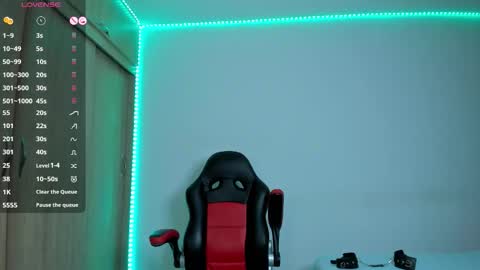 Snapshot of barbie_ebony_ chatting on 11/06/25, 04:57 Nicolle online show from 11/06/25, 04:57