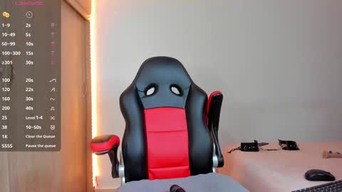 Snapshot of barbie_ebony_ chatting on 11/14/25, 05:50 Nicolle online show from 11/14/25, 05:50