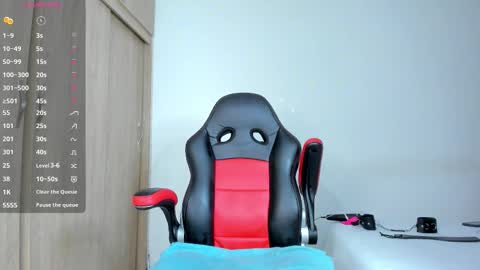 Snapshot of barbie_ebony_ chatting on 12/15/25, 04:06 Nicolle online show from 12/15/25, 04:06