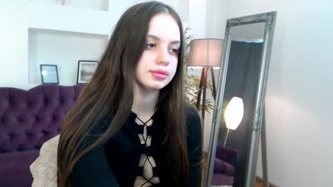 Snapshot of barbie_hump chatting on 04/19/26, 12:15 Scarlett online show from 04/19/26, 12:15