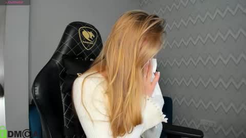 Snapshot of barbie_lis chatting on 10/20/25, 12:44 LisGTM2 Mon-Thu Sat 0100am-0700am online show from 10/20/25, 12:44