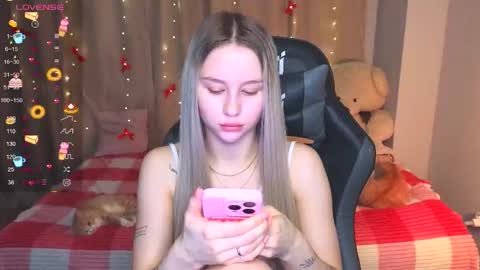 Snapshot of barbieee_doll chatting on 12/01/25, 12:43 Eva online show from 12/01/25, 12:43