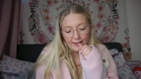 barbiegirl966 online show from 12/01/25, 02:00