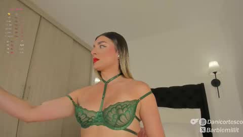 Snapshot of barbiemillit chatting on 11/12/25, 12:00 barbiemillit online show from 11/12/25, 12:00