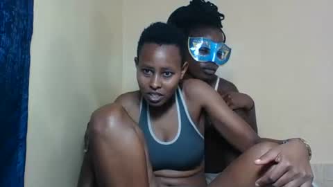 Snapshot of barbies_girles chatting on 10/17/25, 11:24 barbies_girles online show from 10/17/25, 11:24