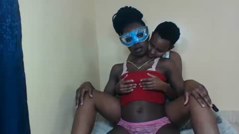 Snapshot of barbies_girles chatting on 10/19/25, 12:17 barbies_girles online show from 10/19/25, 12:17