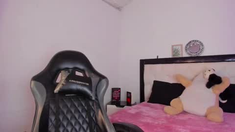 Snapshot of barbieteeen chatting on 11/23/25, 05:57 Barbie... online show from 11/23/25, 05:57