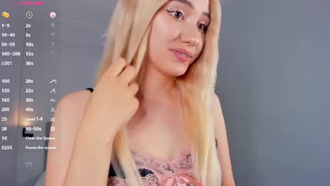 Mia online show from 07/12/26, 02:08