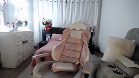 Snapshot of barbysweet1 chatting on 12/04/25, 02:32 VALENTINA online show from 12/04/25, 02:32