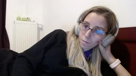 Lena online show from 02/04/26, 06:47