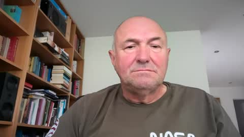 Snapshot of bartvel chatting on 06/12/26, 10:03 bartvel online show from 06/12/26, 10:03