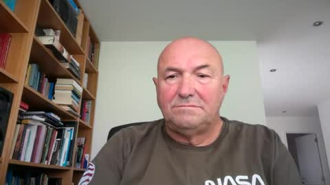 Snapshot of bartvel chatting on 06/15/26, 08:05 bartvel online show from 06/15/26, 08:05