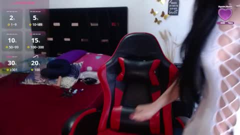 Snapshot of basmahernandez chatting on 11/11/25, 01:11 Besma online show from 11/11/25, 01:11