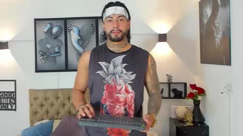 Snapshot of bastian_jones1 chatting on 10/06/25, 07:00 bastian_jones1 online show from 10/06/25, 07:00