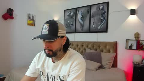 Snapshot of bastian_jones1 chatting on 12/15/25, 01:54 bastian_jones1 online show from 12/15/25, 01:54