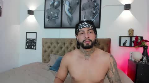 Snapshot of bastian_jones1 chatting on 12/16/25, 06:07 bastian_jones1 online show from 12/16/25, 06:07